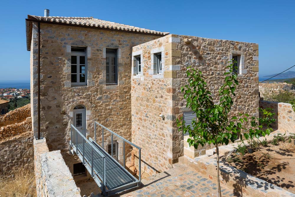 Stone house in Mani by hhharchitects - The Greek Foundation