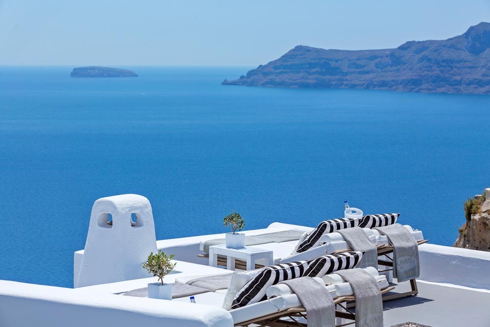 Canaves Oia Hotel & Suites: Designer-chic luxury suites in Santorini