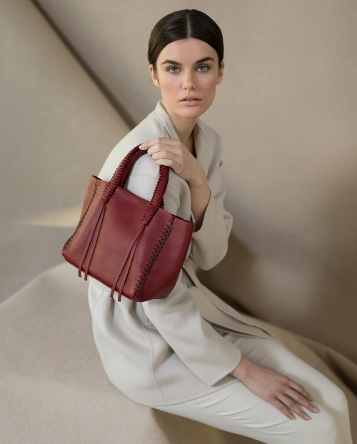 Callista Crafts elegant handbags for modern women - The Greek Foundation