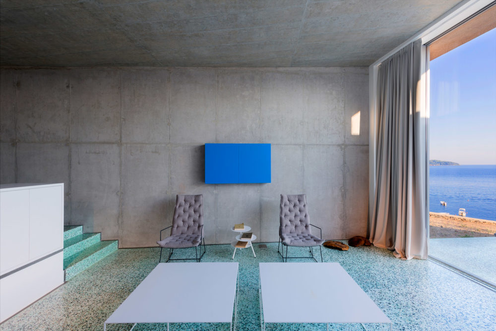 House in Skiathos island by Lydia Xynogala, alos The Greek Foundation