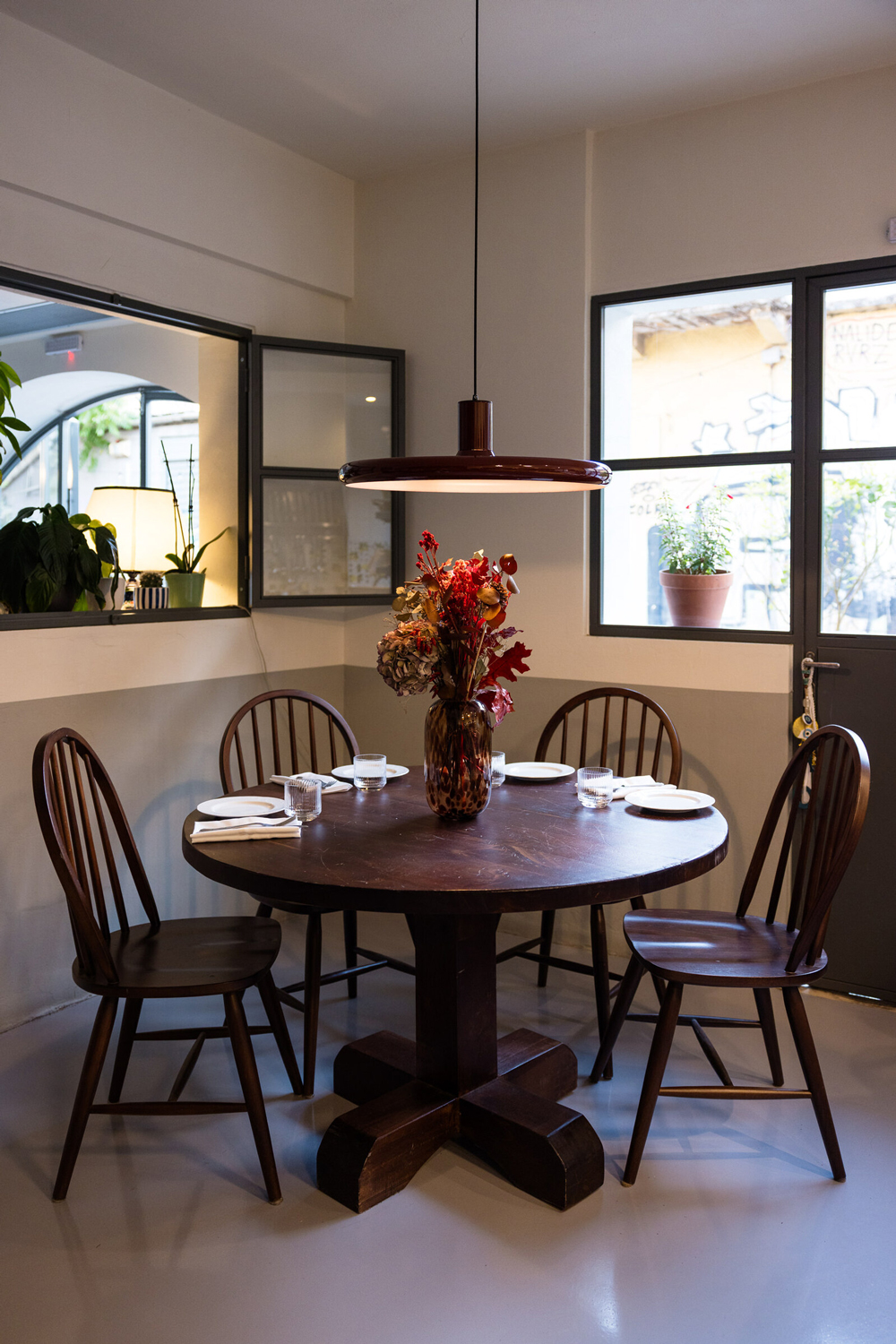 osteria mamma wooden tables