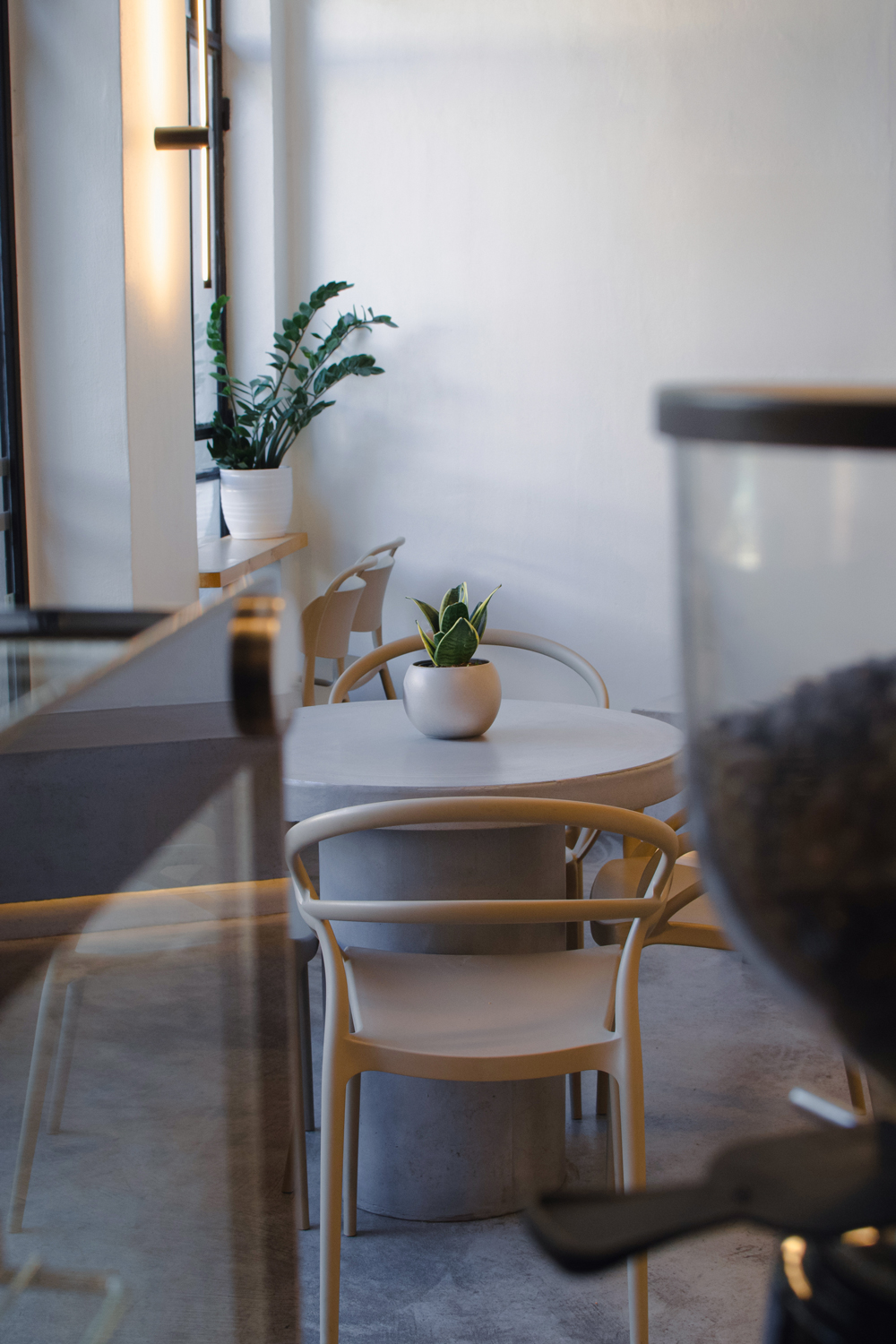 Ron coffee interior