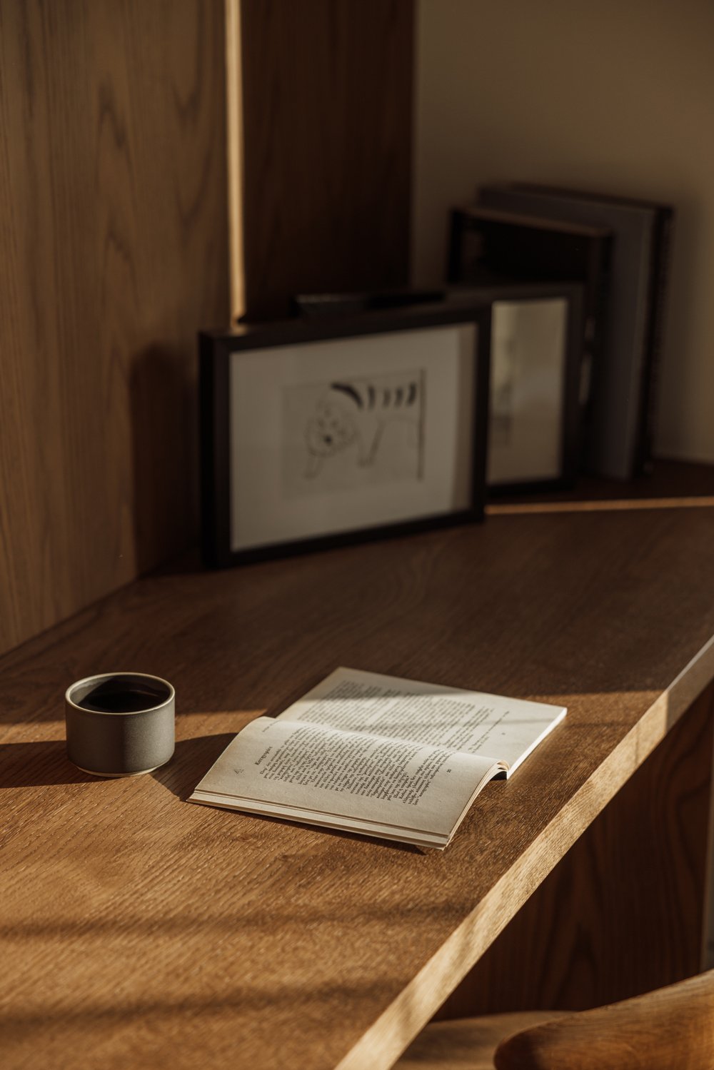 Close-up of timber detailing highlighting the residence’s tactile material palette.