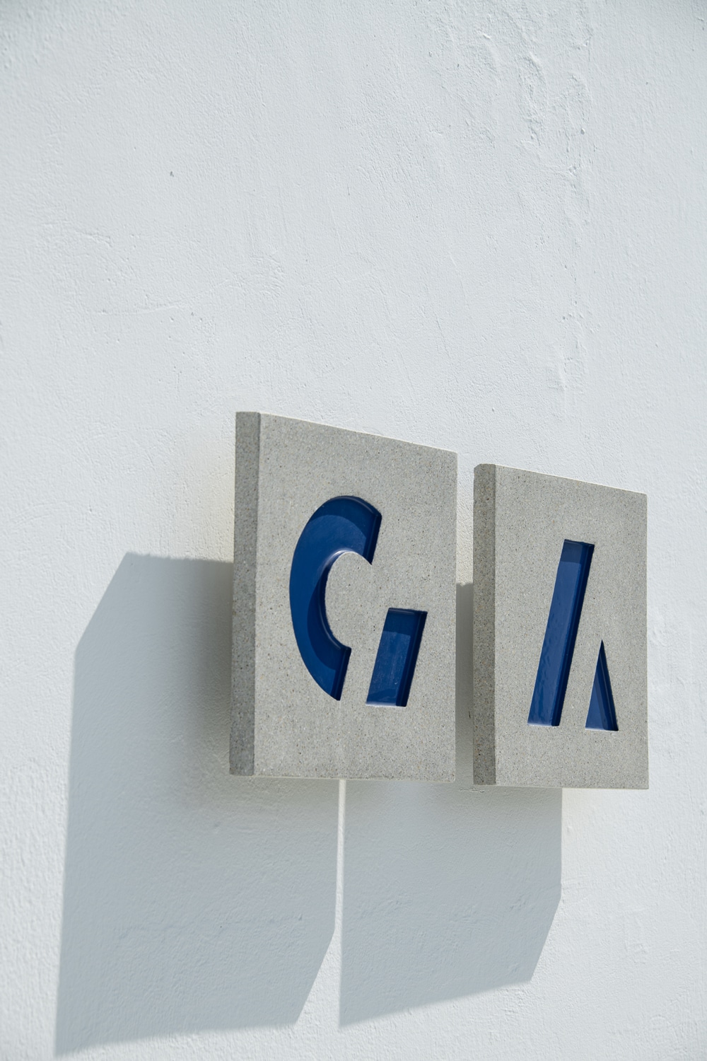 wall detail in Evripiotis Architects’ Paros office