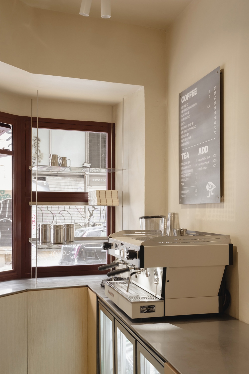 The production area sits behind the glazed façade and remains fully visible from outside.