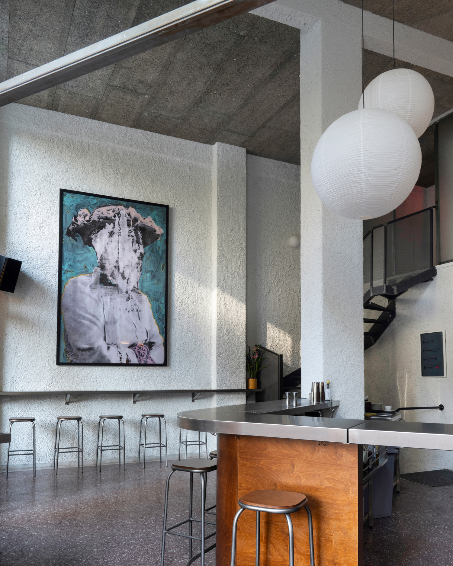 Diagonal bar counter inside compact taproom-style interior