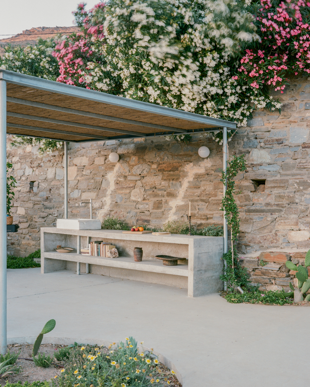 The renovated former keli combines preserved stone walls with contemporary interventions in wood and marble.