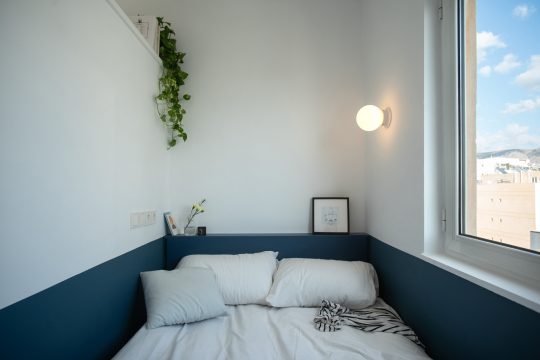 A tiny flat in Alimos, Athens by Federica Scalise